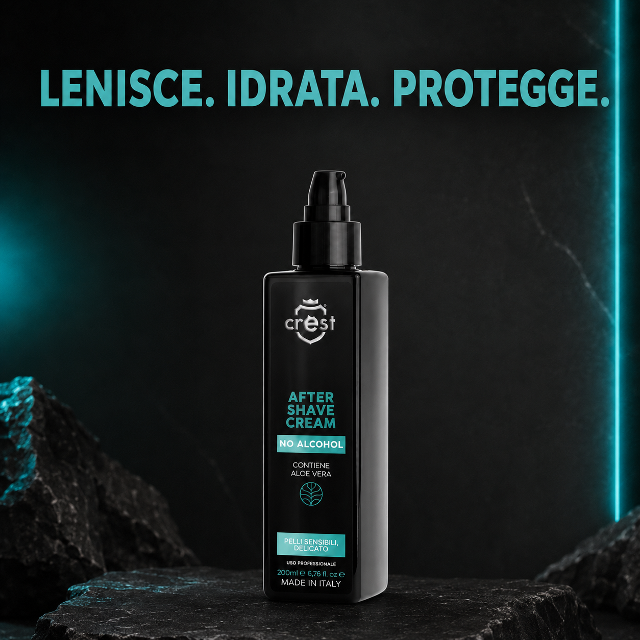 Flacone da 200 ml di CREST After Shave Cream No Alcohol su pietra scura con il riepilogo dei benefici lenisce, idrata e protegge.