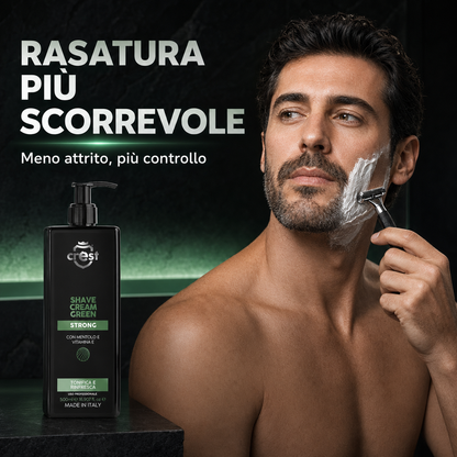 Uomo durante la rasatura accanto a un flacone da 500 ml di CREST Shave Cream Green Strong, con messaggio sulla maggiore scorrevolezza e controllo.