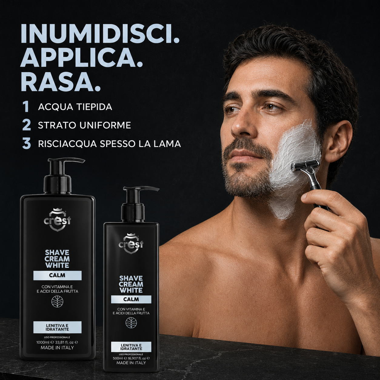 Uomo durante la rasatura accanto ai flaconi da 500 ml e 1 litro di CREST Shave Cream White Calm, con i passaggi principali per l’applicazione.
